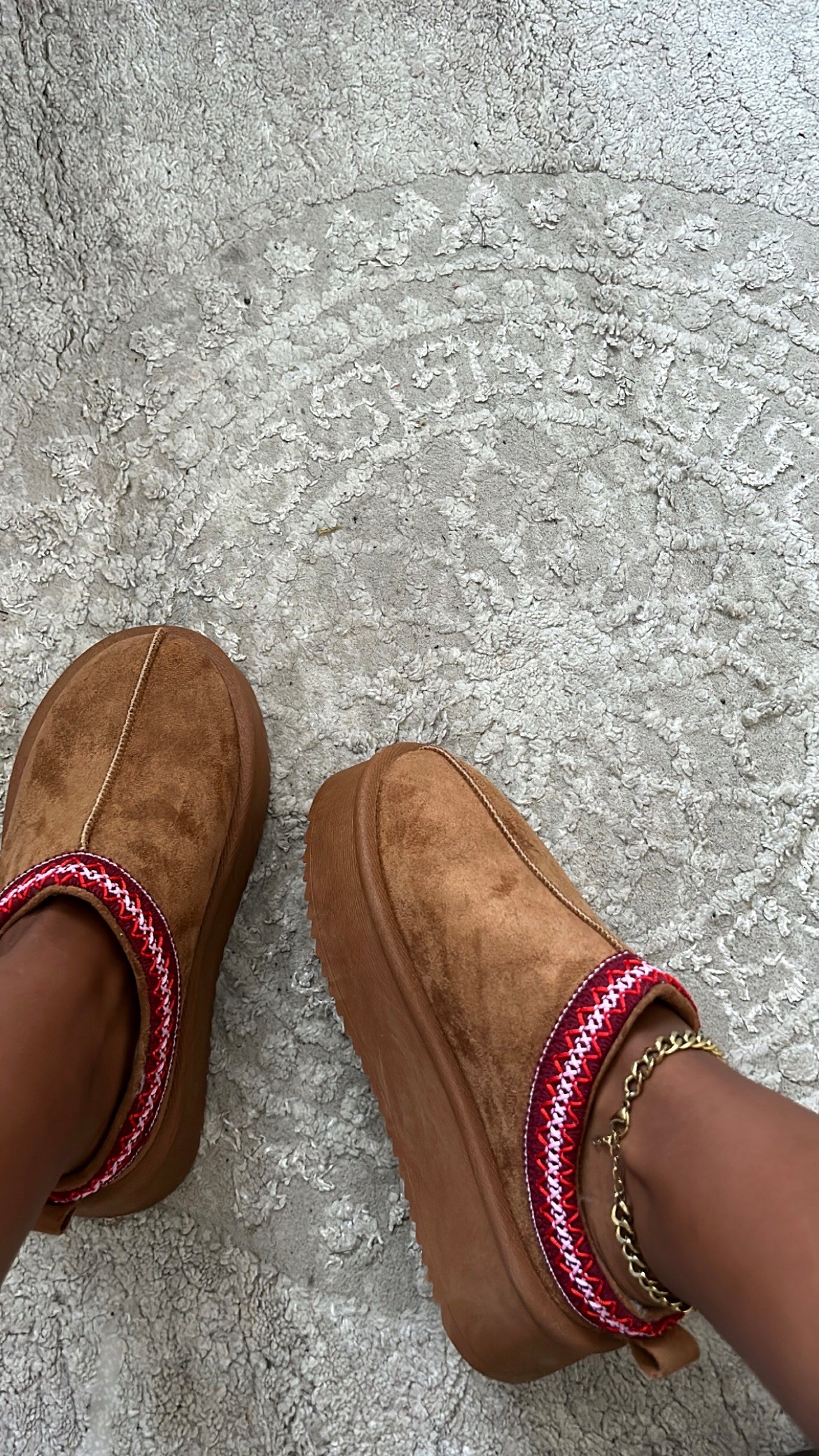 أحذية أسترالية طويلة (Uggs)