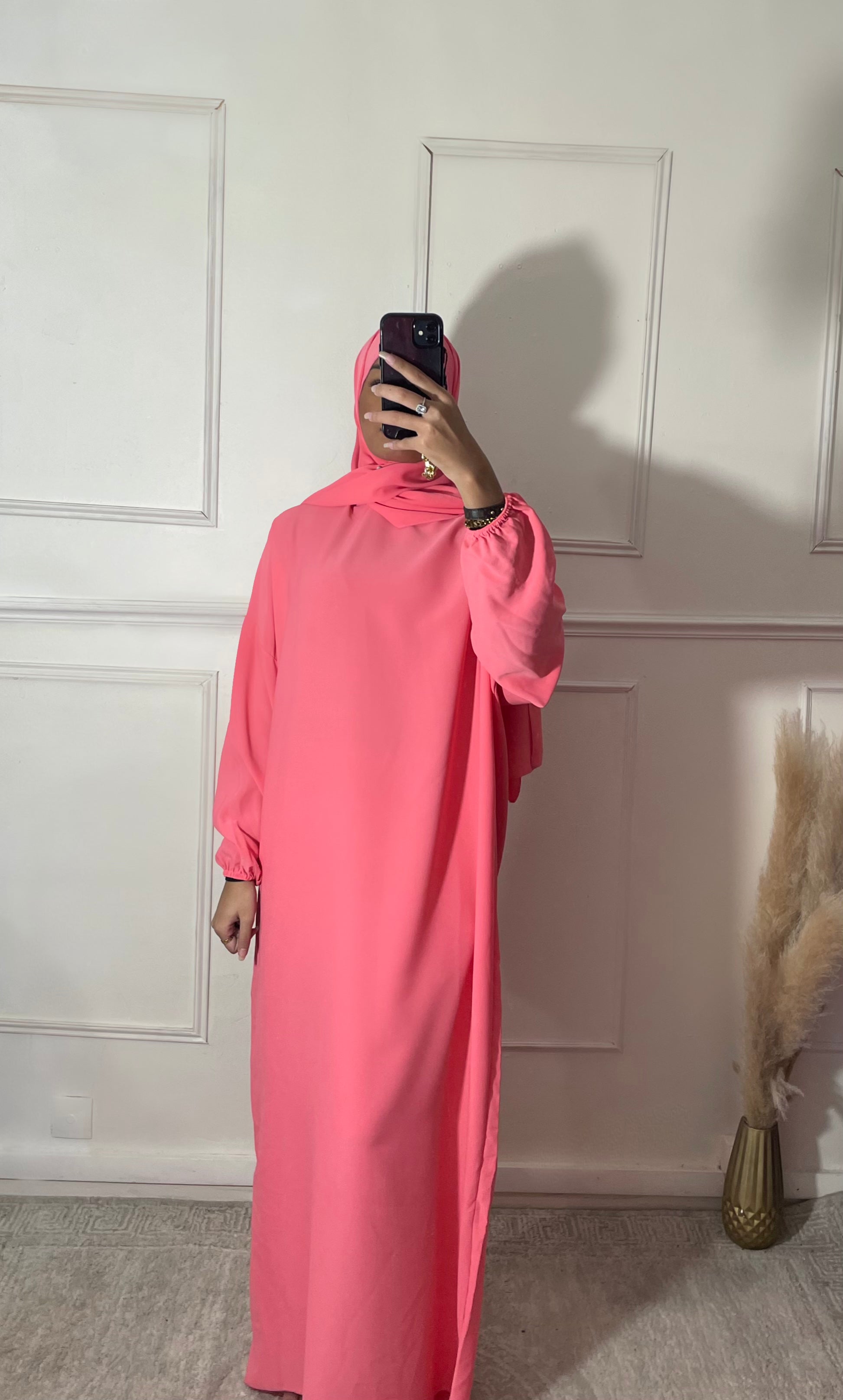 عباءة مع حجاب متصل